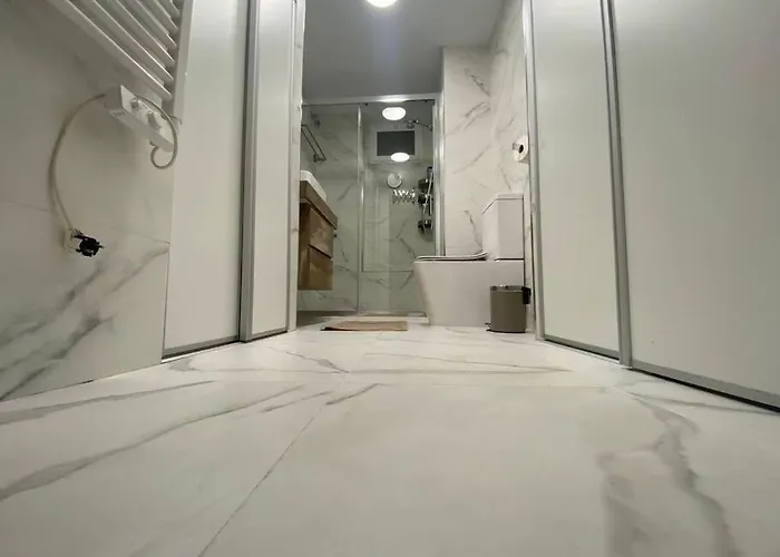 Casa Picaso Elegance, One Bedroom City Center Apartment With Balcony By Namaste Elite